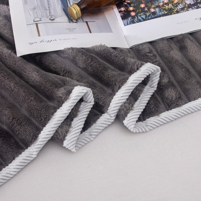 91家纺网 家纺一手货源 找家纺 来菲毛毯 2025新款北欧四季款大抽条盖毯纯色简约办公室午睡毛毯 浅灰