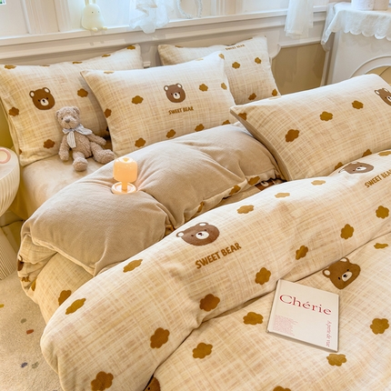 91家纺网 家纺一手货源 找家纺 （总）摩妮卡 2025新款小清新牛奶绒印花四件套床单款床笠单被套-场景1