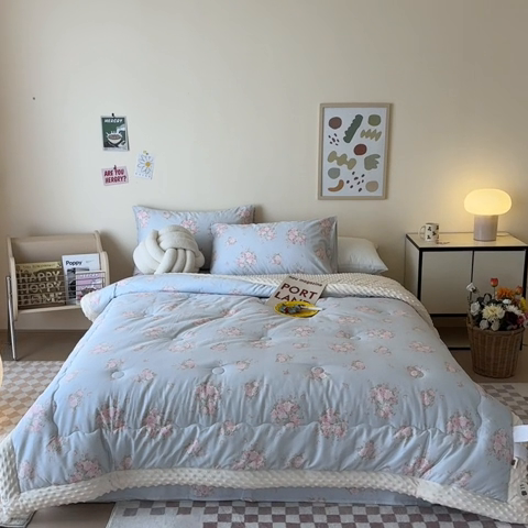 91家纺网 家纺一手货源 找家纺 星期八 2024新款复古碎花全棉豆豆被 风铃