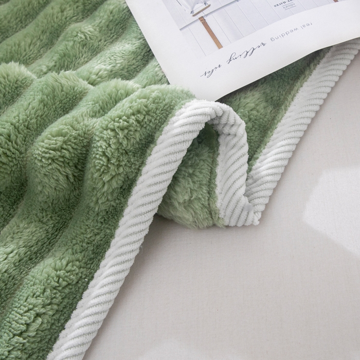 91家纺网 家纺一手货源 找家纺 来菲毛毯 2025新款北欧四季款大抽条盖毯纯色简约办公室午睡毛毯 草绿