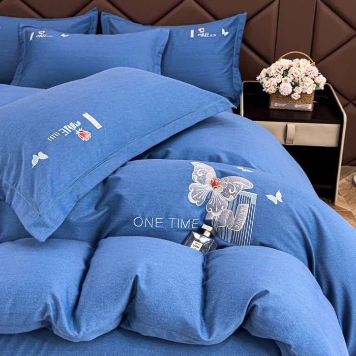 91家纺网 家纺一手货源 找家纺 U品汇 2024新品生态加厚长绒棉纯棉绣花全棉磨毛刺绣四件套直播 蝶恋花-牛仔蓝