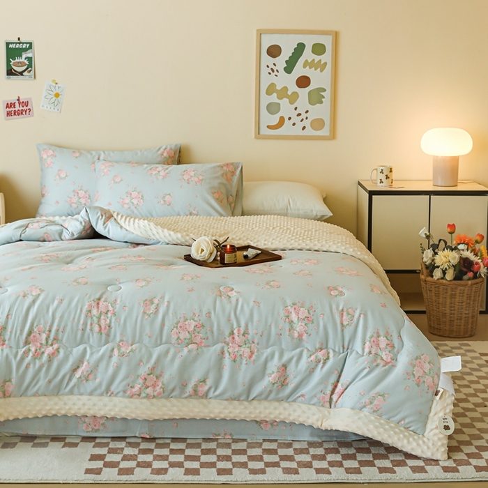 91家纺网 家纺一手货源 找家纺 星期八 2024新款复古碎花全棉豆豆被 风铃