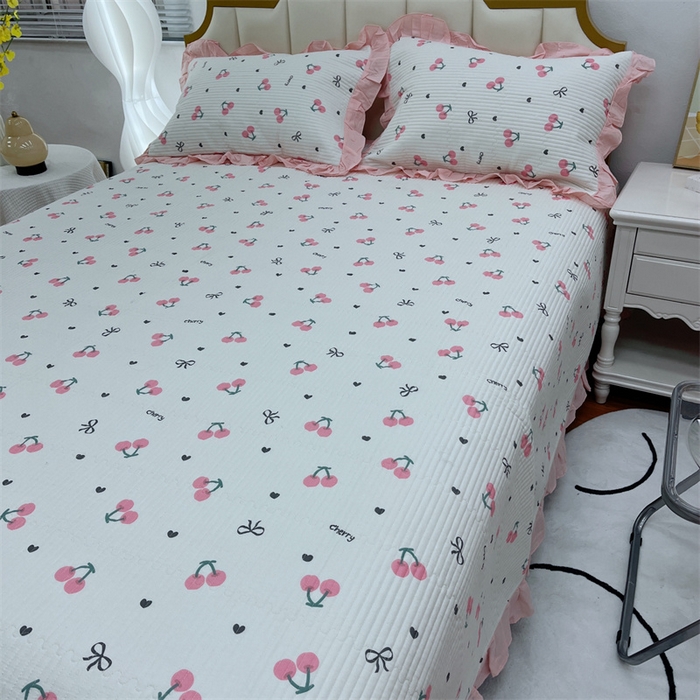 91家纺网 家纺一手货源 找家纺 暖居 2024新款A类双层纱全棉床盖三件套防滑不跑床绗缝加厚纯棉床单 爱心樱桃