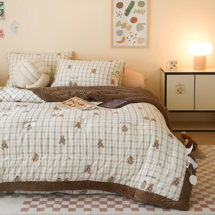 91家纺网 家纺一手货源 找家纺 星期八 2024新款复古碎花全棉豆豆被 格子熊