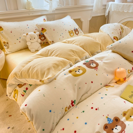 91家纺网 家纺一手货源 找家纺 （总）摩妮卡 2025新款小清新牛奶绒印花四件套床单款床笠单被套-场景1