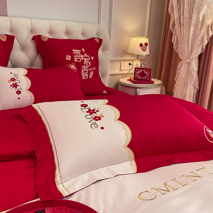 91家纺网 家纺一手货源 找家纺 玉雅家纺 2025新款60支长绒棉时尚拼色浮雕刺绣婚庆四件套 宠爱