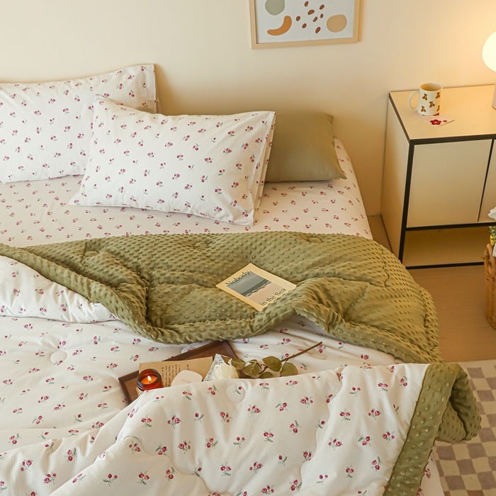 91家纺网 家纺一手货源 找家纺 星期八 2024新款复古碎花全棉豆豆被 夕颜