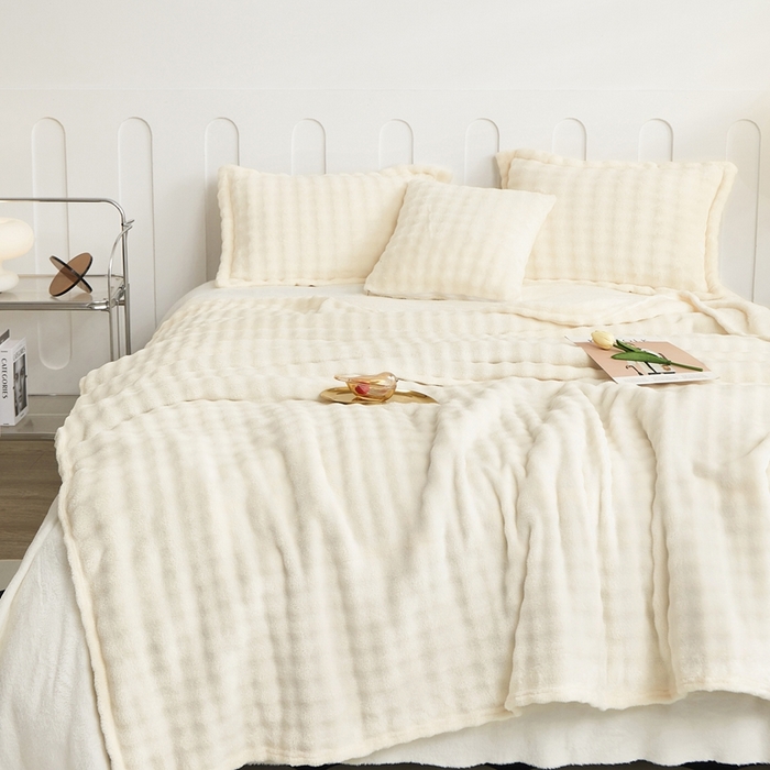 91家纺网 家纺一手货源 找家纺 肖恩毯业 2025新款小泡泡兔毛毯--布兰卡系列 布兰卡-奶昔白