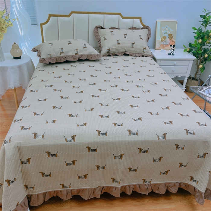 91家纺网 家纺一手货源 找家纺 暖居 2024新款A类双层纱全棉床盖三件套防滑不跑床绗缝加厚纯棉床单 腊肠狗