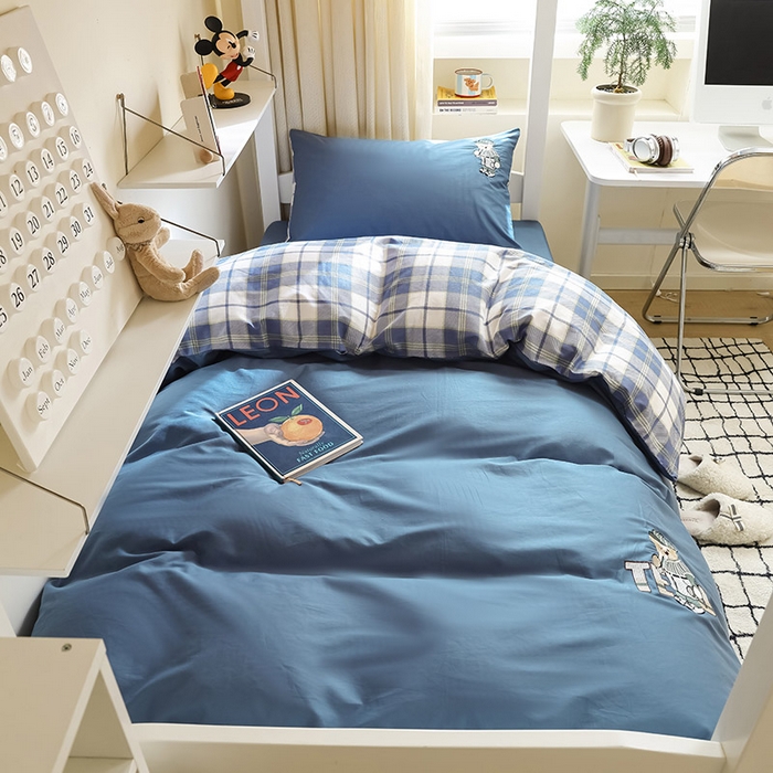 91家纺网 家纺一手货源 找家纺 2025新款全棉刺绣亲肤学生款套件-小熊 小熊-宾利蓝