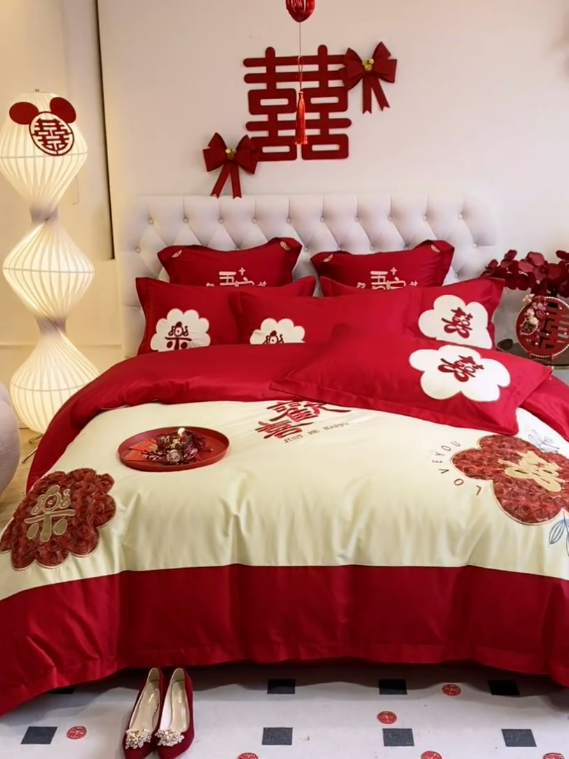 91家纺网 家纺一手货源 找家纺 玉雅家纺 2025新款60支长绒棉时尚拼色浮雕刺绣婚庆四件套 欢喜乐