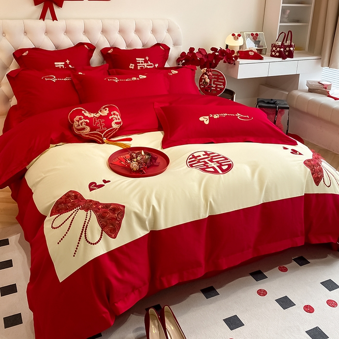 91家纺网 家纺一手货源 找家纺 玉雅家纺 2025新款60支长绒棉时尚拼色浮雕刺绣婚庆四件套 爱丽丝