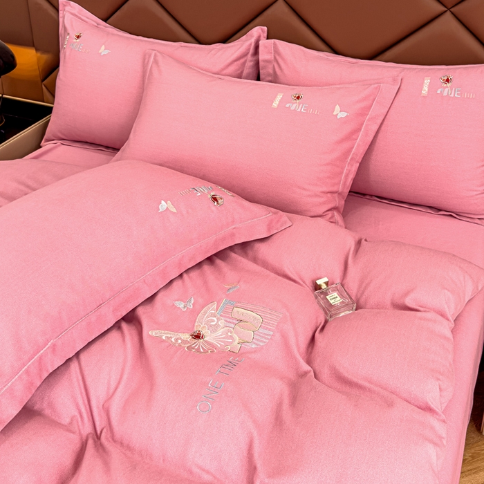 91家纺网 家纺一手货源 找家纺 U品汇 2024新品生态加厚长绒棉纯棉绣花全棉磨毛刺绣四件套直播 蝶恋花-香妃粉