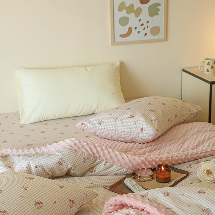 91家纺网 家纺一手货源 找家纺 星期八 2024新款复古碎花全棉豆豆被 玫瑰