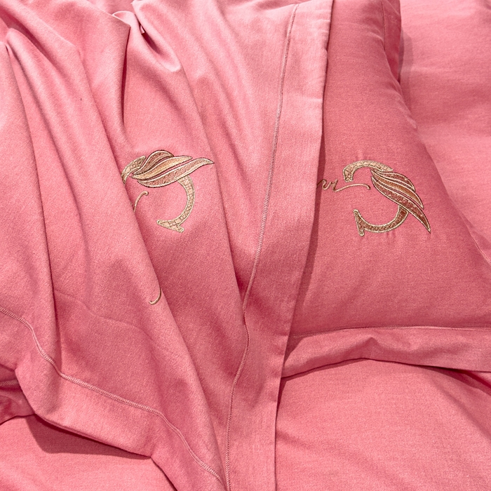 91家纺网 家纺一手货源 找家纺 U品汇 2024新品生态加厚长绒棉纯棉绣花全棉磨毛刺绣四件套直播 飞羽-香妃粉