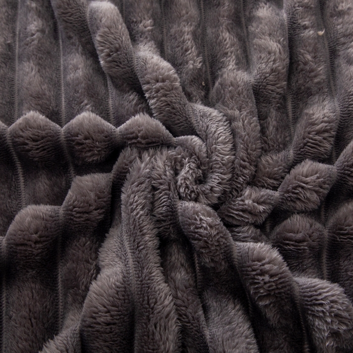 91家纺网 家纺一手货源 找家纺 来菲毛毯 2025新款北欧四季款大抽条盖毯纯色简约办公室午睡毛毯 深灰