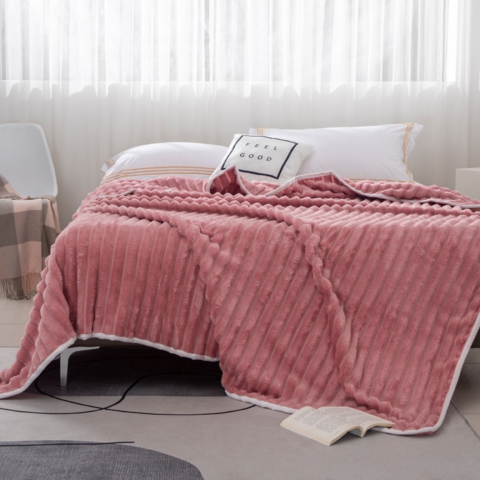 91家纺网 家纺一手货源 找家纺 来菲毛毯 2025新款北欧四季款大抽条盖毯纯色简约办公室午睡毛毯 西瓜红