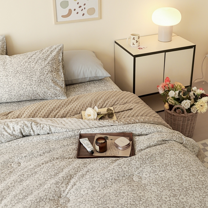 91家纺网 家纺一手货源 找家纺 星期八 2024新款复古碎花全棉豆豆被 芳华