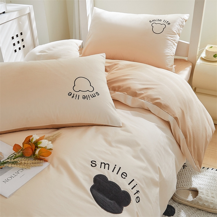 91家纺网 家纺一手货源 找家纺 慕色家纺 2024新款全棉学生宿舍三件套家用刺绣四件套 布朗熊-奶昔白+奶茶