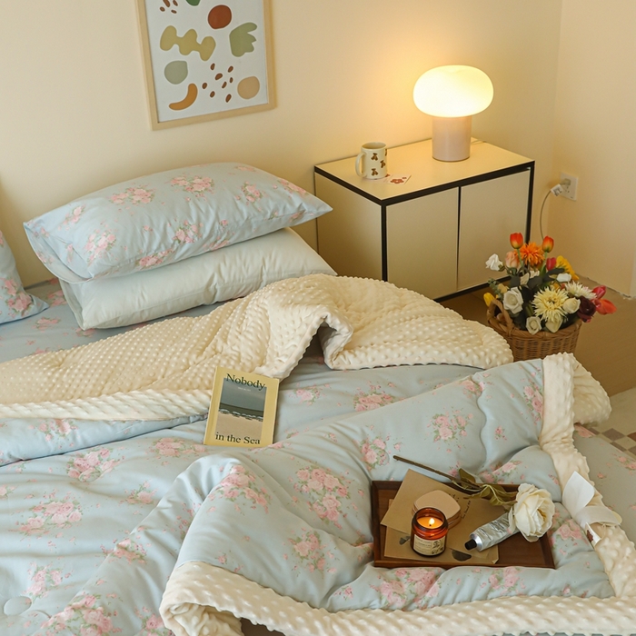 91家纺网 家纺一手货源 找家纺 星期八 2024新款复古碎花全棉豆豆被 风铃