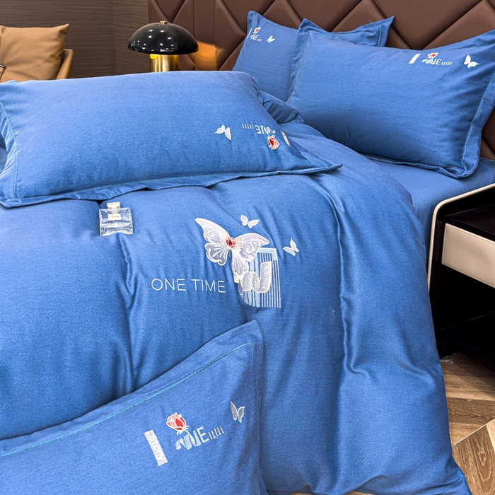 91家纺网 家纺一手货源 找家纺 U品汇 2024新品生态加厚长绒棉纯棉绣花全棉磨毛刺绣四件套直播 蝶恋花-牛仔蓝