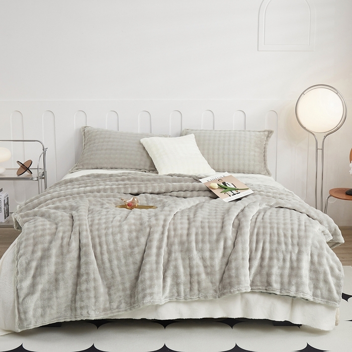 91家纺网 家纺一手货源 找家纺 肖恩毯业 2025新款小泡泡兔毛毯--布兰卡系列 布兰卡-银灰