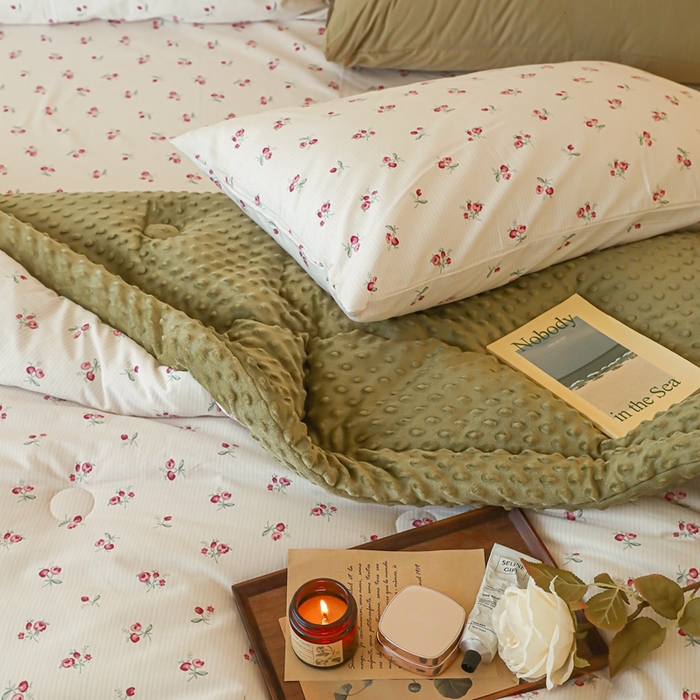 91家纺网 家纺一手货源 找家纺 星期八 2024新款复古碎花全棉豆豆被 夕颜