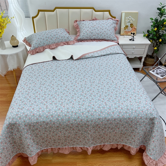 91家纺网 家纺一手货源 找家纺 暖居 2024新款A类双层纱全棉床盖三件套防滑不跑床绗缝加厚纯棉床单 苍蓝花