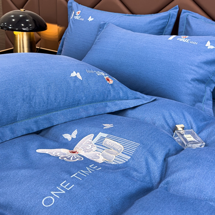 91家纺网 家纺一手货源 找家纺 U品汇 2024新品生态加厚长绒棉纯棉绣花全棉磨毛刺绣四件套直播 蝶恋花-牛仔蓝