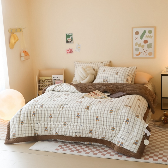 91家纺网 家纺一手货源 找家纺 星期八 2024新款复古碎花全棉豆豆被 格子熊