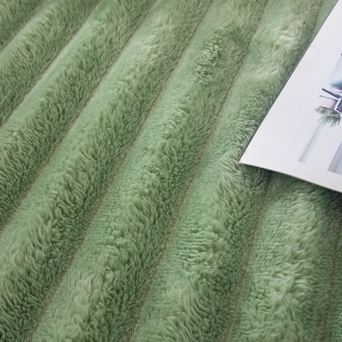 91家纺网 家纺一手货源 找家纺 来菲毛毯 2025新款北欧四季款大抽条盖毯纯色简约办公室午睡毛毯 草绿