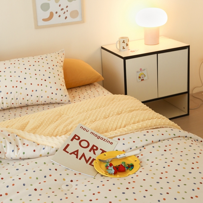 91家纺网 家纺一手货源 找家纺 星期八 2024新款复古碎花全棉豆豆被 彩色波点