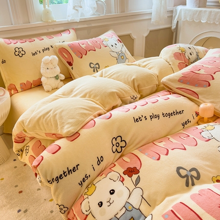 91家纺网 家纺一手货源 找家纺 摩妮卡 2025新款小清新牛奶绒印花四件套床单款床笠单被套-场景1 想见你