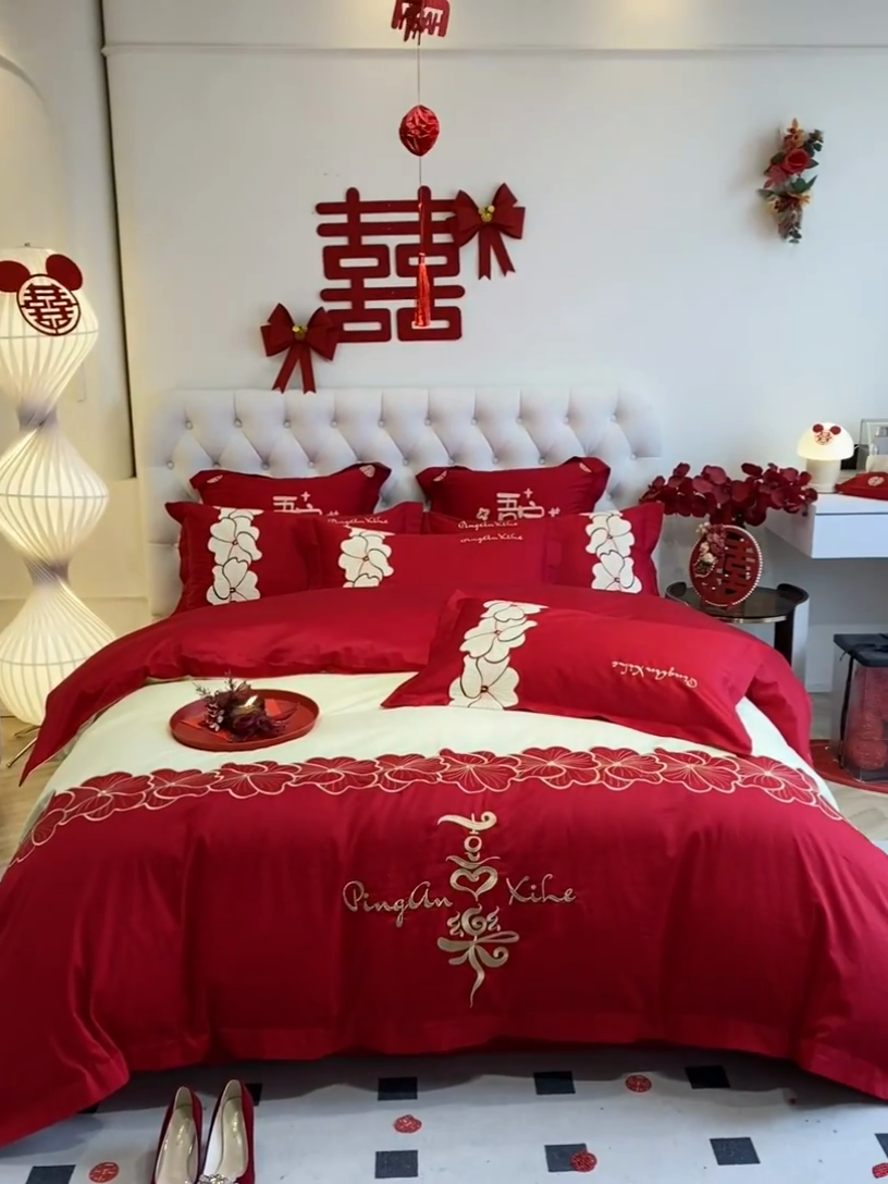 91家纺网 家纺一手货源 找家纺 玉雅家纺 2025新款60支长绒棉时尚拼色浮雕刺绣婚庆四件套 定情