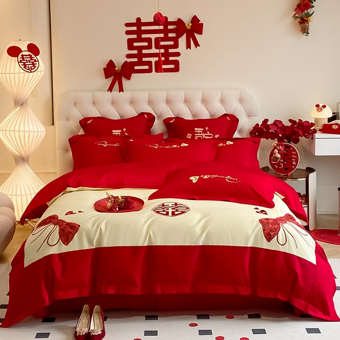 91家纺网 家纺一手货源 找家纺 玉雅家纺 2025新款60支长绒棉时尚拼色浮雕刺绣婚庆四件套 爱丽丝