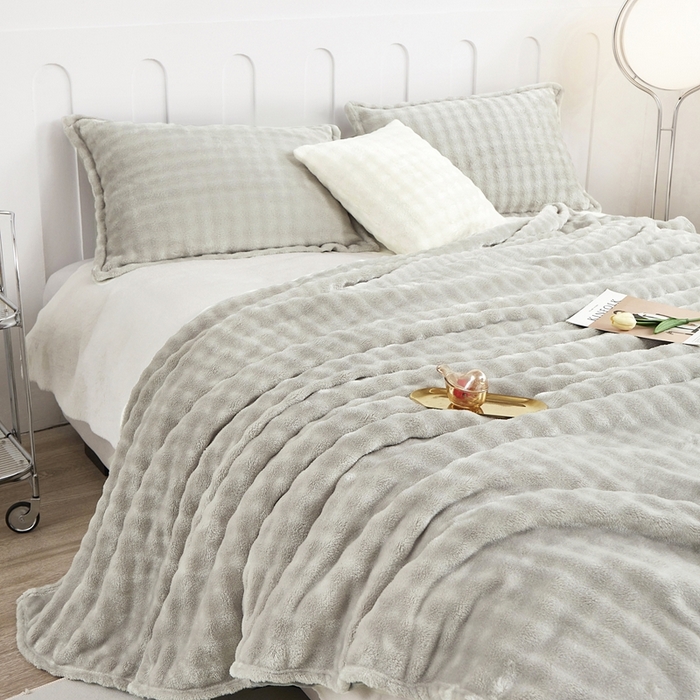 91家纺网 家纺一手货源 找家纺 肖恩毯业 2025新款小泡泡兔毛毯--布兰卡系列 布兰卡-银灰