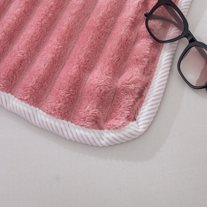 91家纺网 家纺一手货源 找家纺 来菲毛毯 2025新款北欧四季款大抽条盖毯纯色简约办公室午睡毛毯 西瓜红