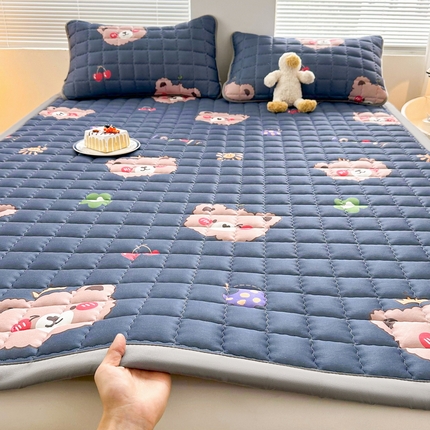 91家纺网 家纺一手货源 找家纺 （总）花言狐语 2025新款水洗棉加厚夹棉防滑床褥子（印花系列）-大床
