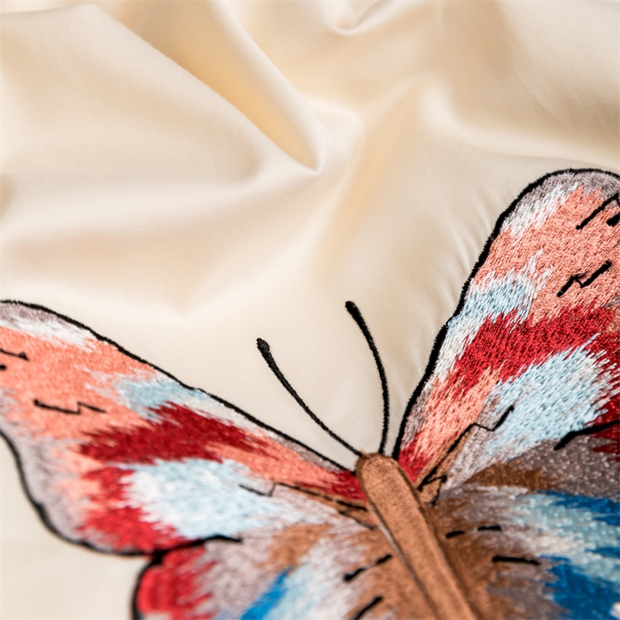 91家纺网 家纺一手货源 找家纺 蓝米卡夫 2024新款A类100支全棉刺绣蝶恋系列四件套(礼盒包装） 蝶恋100支-浅茶杏配蔷薇粉