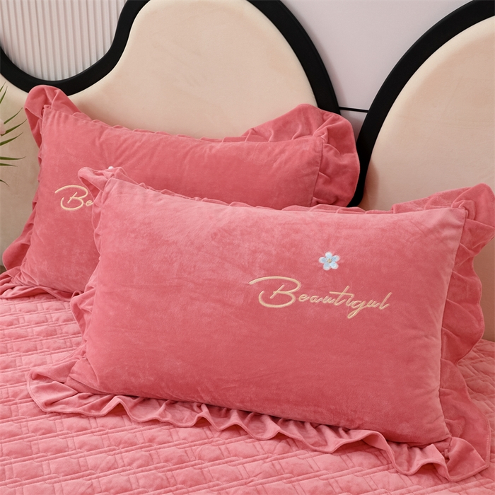 91家纺网 家纺一手货源 找家纺 优姿家纺 2024新品宝宝绒11斤夹棉床盖保暖四件套 铃兰花-少女粉