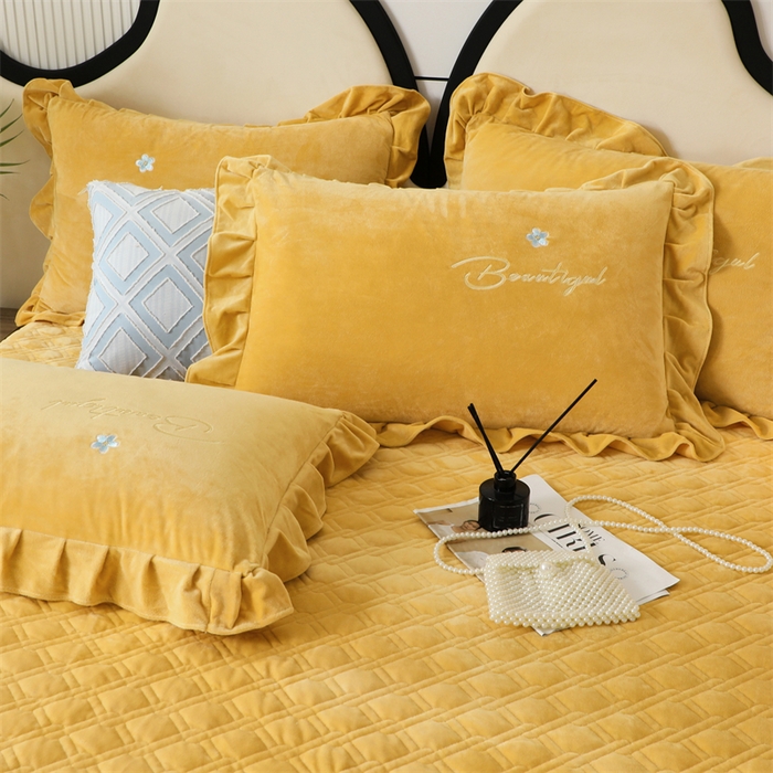 91家纺网 家纺一手货源 找家纺 优姿家纺 2024新品宝宝绒11斤夹棉床盖保暖四件套 铃兰花-姜黄