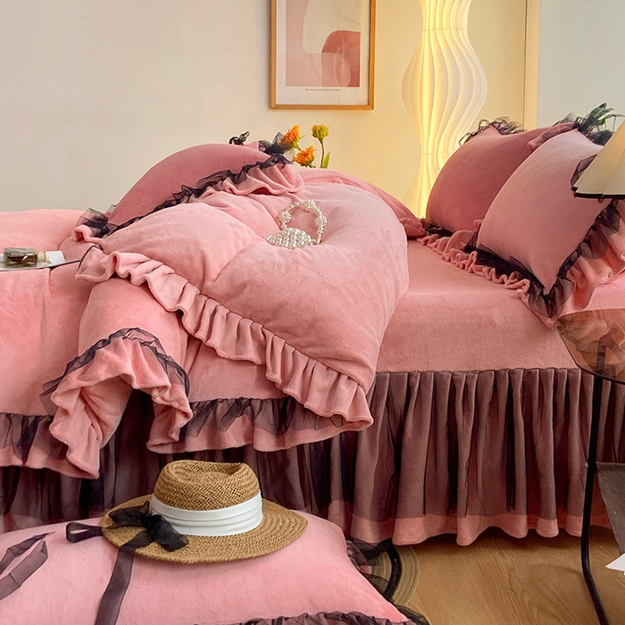 91家纺网 家纺一手货源 找家纺 （总）言熙居 2024直播爆款新款牛奶绒法兰绒蕾丝花边黑纱四件套