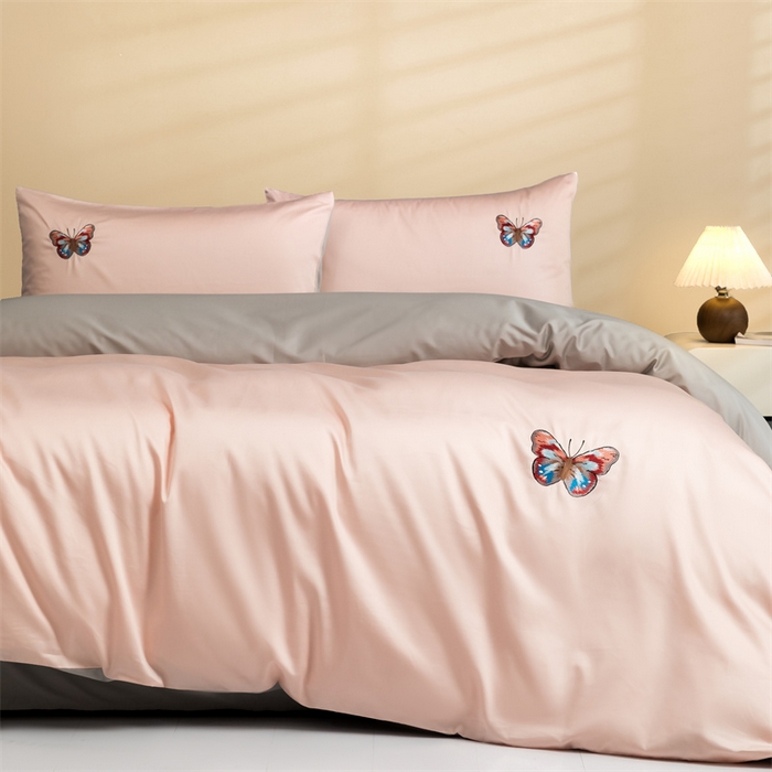 91家纺网 家纺一手货源 找家纺 蓝米卡夫 2024新款A类100支全棉刺绣蝶恋系列四件套(礼盒包装） 蝶恋100支-蔷薇粉配雅士灰