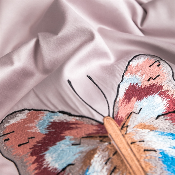 91家纺网 家纺一手货源 找家纺 蓝米卡夫 2024新款A类100支全棉刺绣蝶恋系列四件套(礼盒包装） 蝶恋100支-山梗紫+暮夜紫