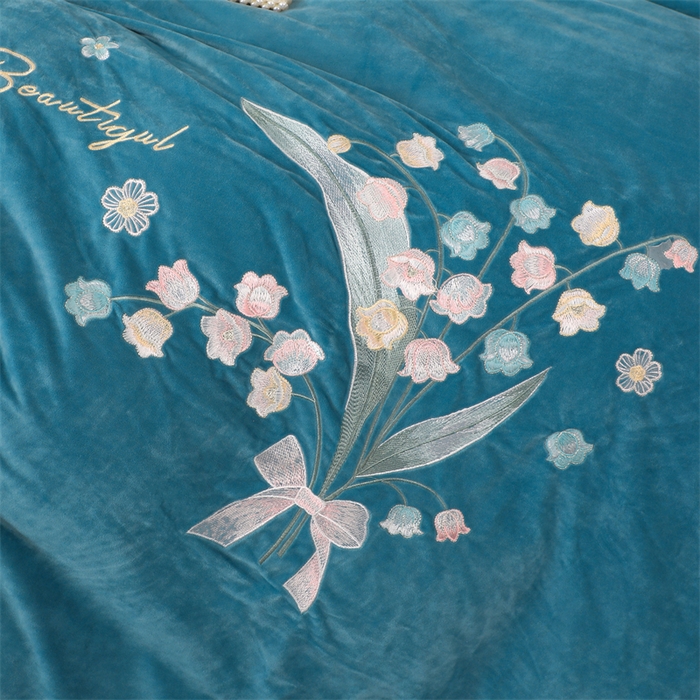 91家纺网 家纺一手货源 找家纺 优姿家纺 2024新品宝宝绒11斤夹棉床盖保暖四件套 铃兰花-宝石蓝