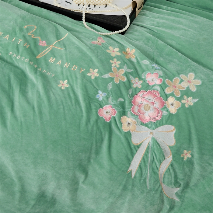 91家纺网 家纺一手货源 找家纺 优姿家纺 2024新品宝宝绒11斤夹棉床盖保暖四件套 今生有约-果绿