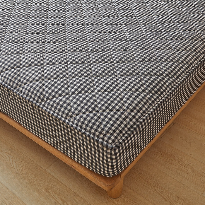 91家纺网 家纺一手货源 找家纺 多谷家纺 2024新款格子无印风系列棉花夹棉床笠 黑小格