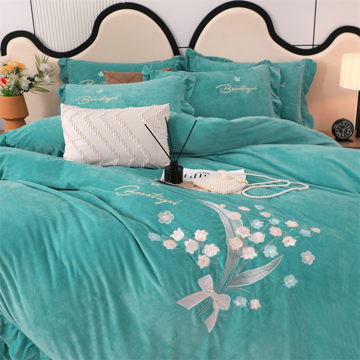 91家纺网 家纺一手货源 找家纺 优姿家纺 2024新品宝宝绒11斤夹棉床盖保暖四件套 铃兰花-湖蓝