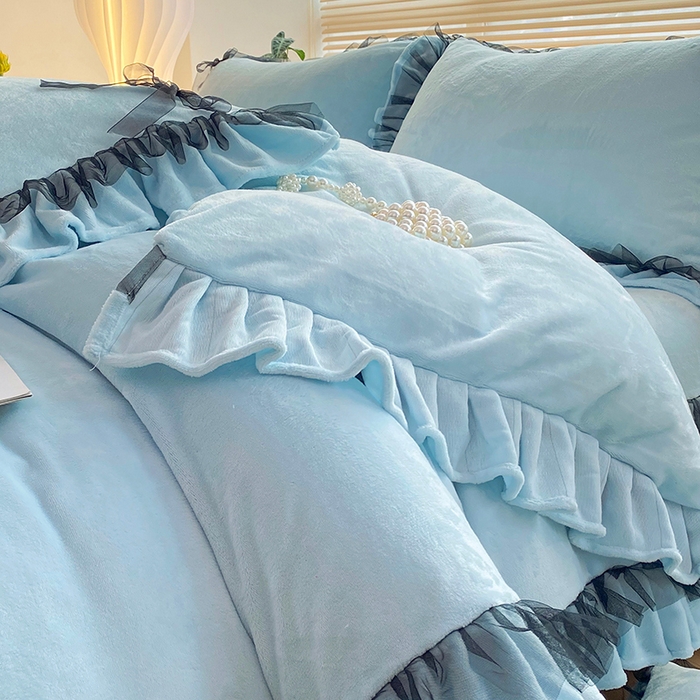 91家纺网 家纺一手货源 找家纺 言熙居 2024新款牛奶绒蕾丝花边黑纱四件套 蕾丝-小清新蓝