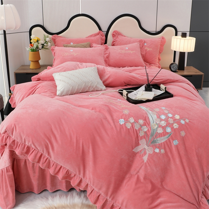 91家纺网 家纺一手货源 找家纺 优姿家纺 2024新品宝宝绒11斤夹棉床盖保暖四件套 铃兰花-少女粉